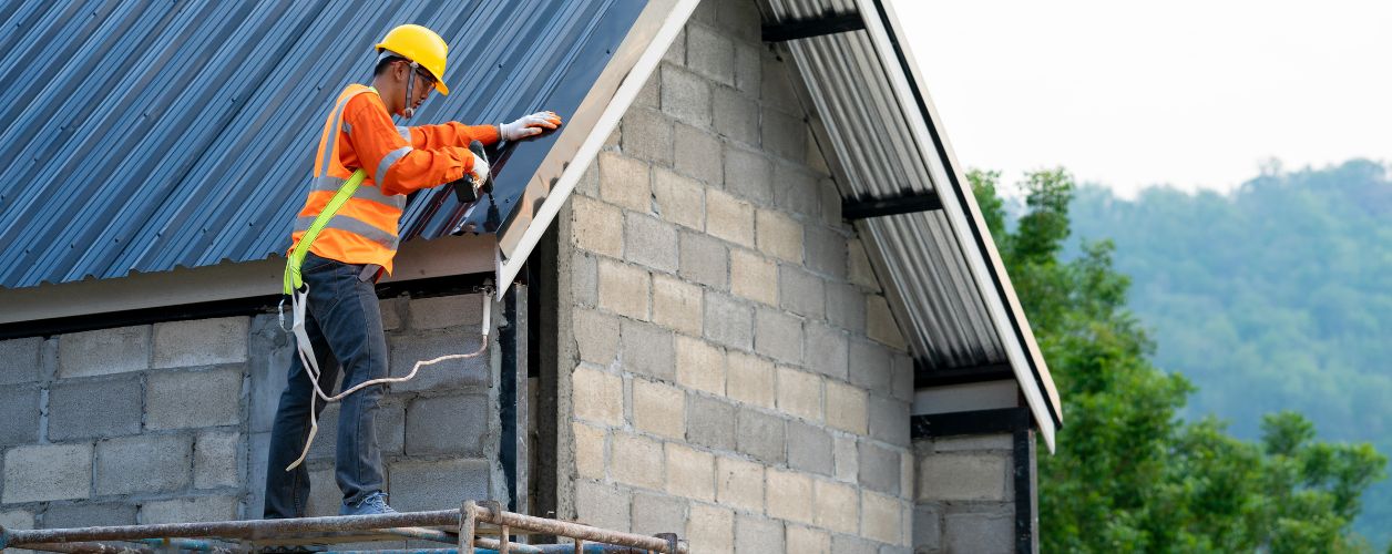Asphalt vs Metal Roofing: Pros, Cons & Costs