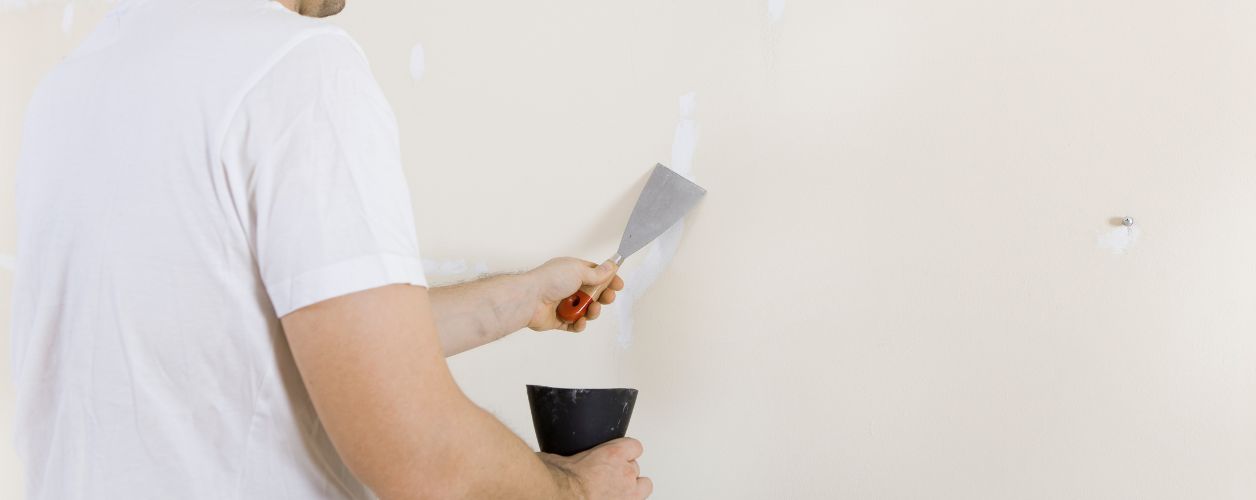 How to Repair Cracks in Walls?