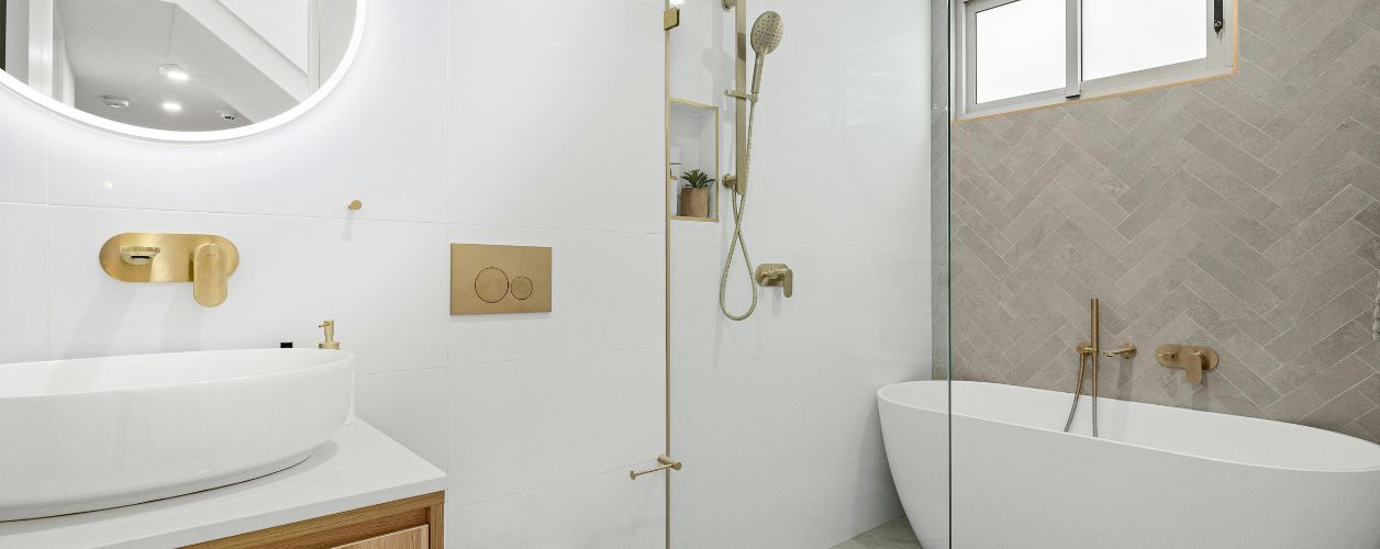 Walk-In Shower vs Bathtub: Which Should You Choose?