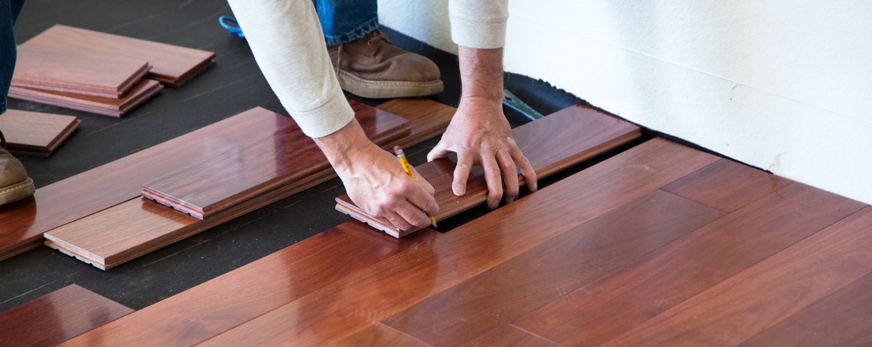 How to Choose Between Hardwood, Laminate, and Vinyl