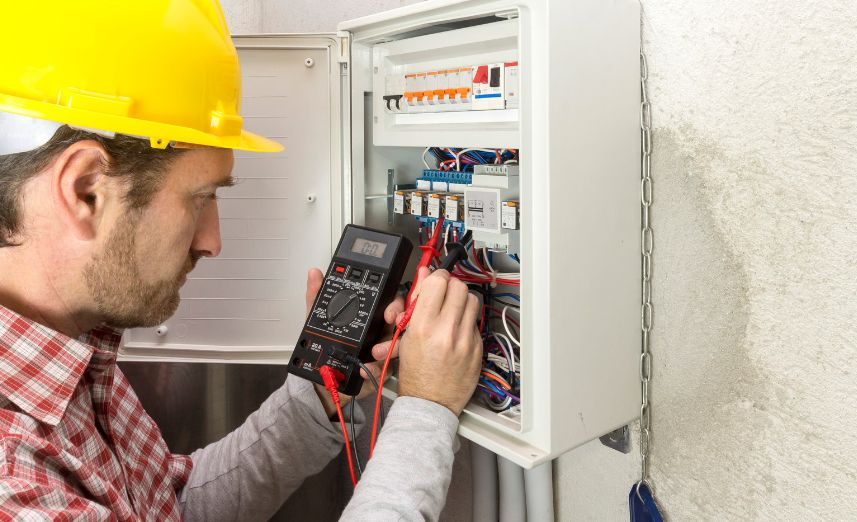 2025/07/electrician-11752730861.jpg