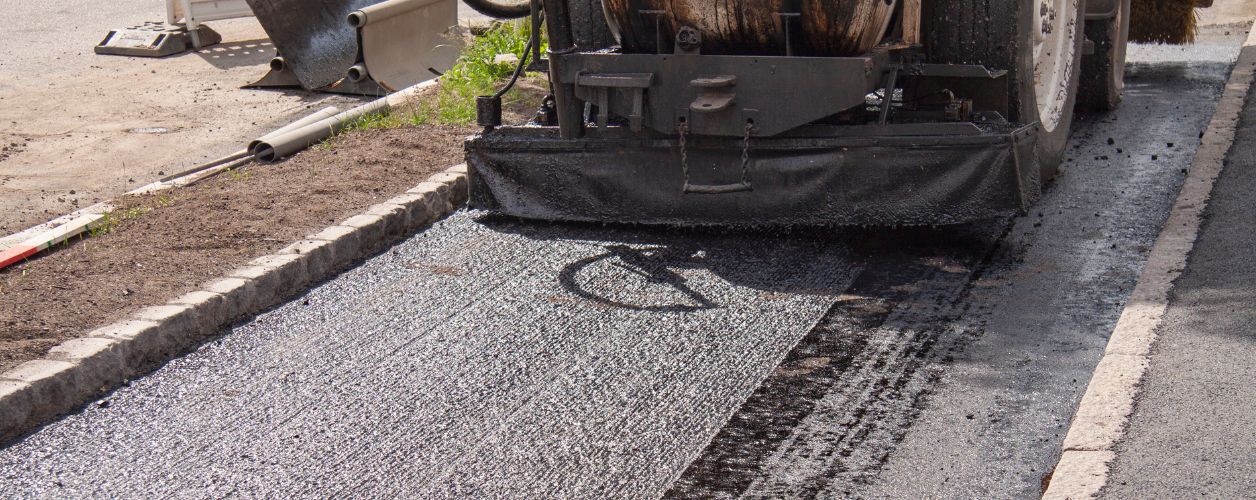 2025/08/asphalt-resurfacing-companies-11756366102.jpg