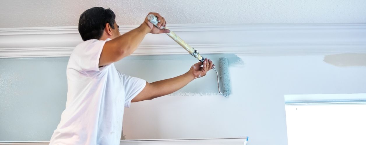 2025/08/commercial-painter-11756376369.jpg