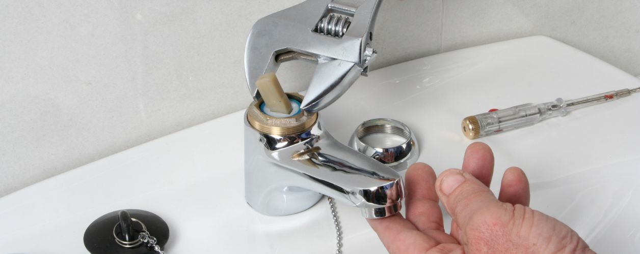 2025/08/faucet-repair-11756366914.jpg