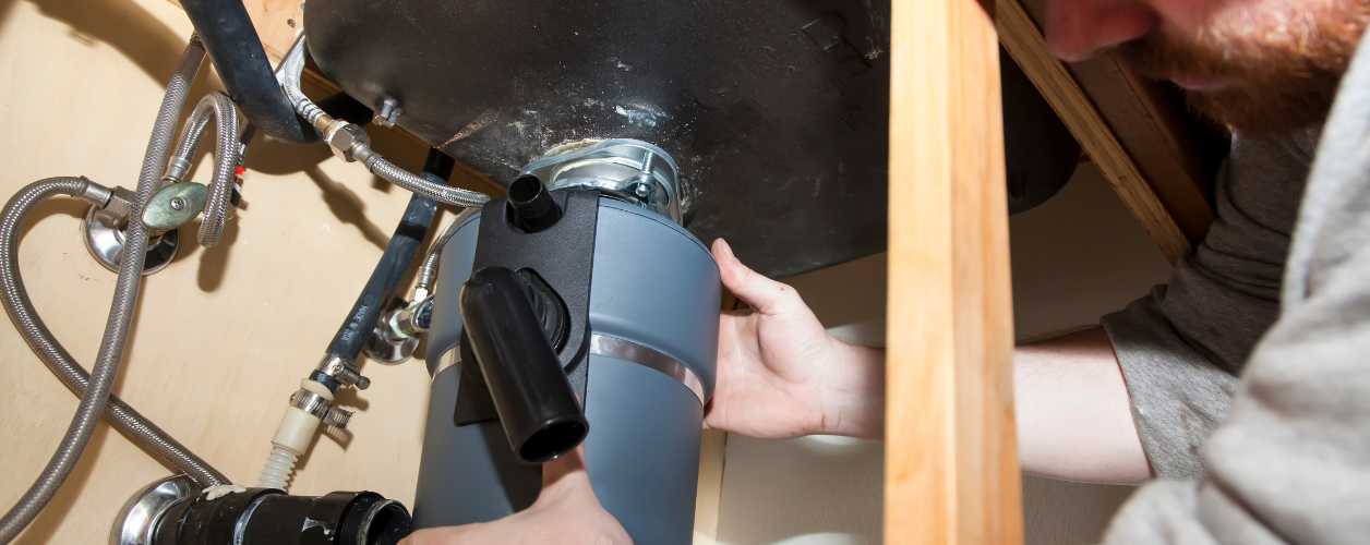 2025/08/garbage-disposal-repair-11756367010.jpg