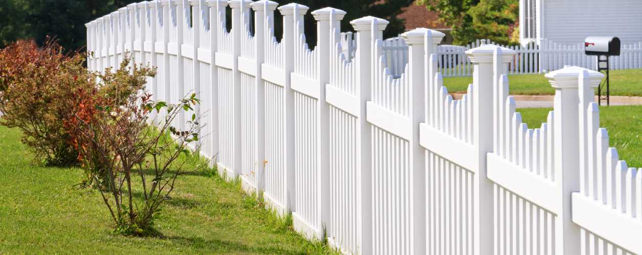 2025/08/vinyl-fencing-installers-11756369292.jpg